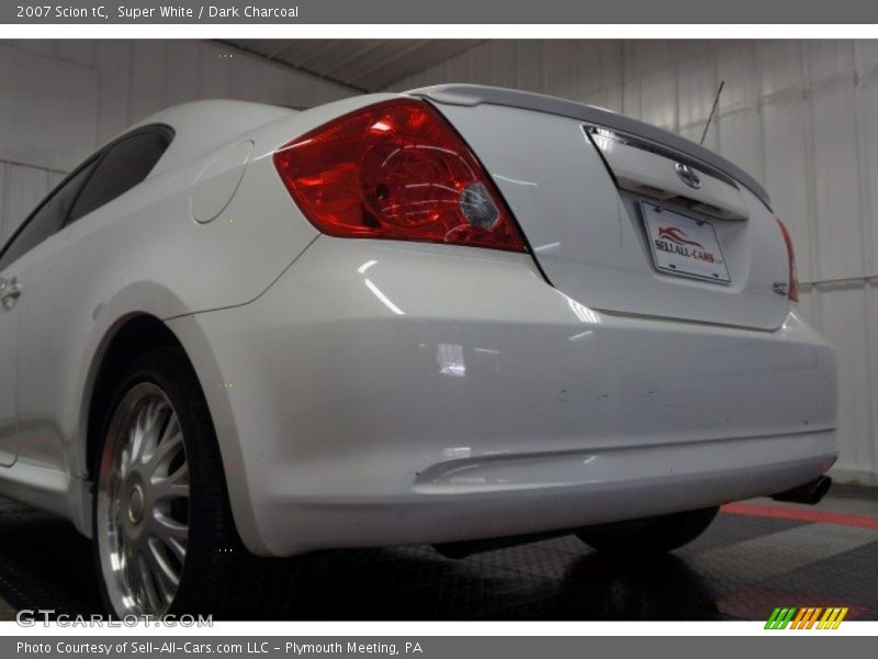 Super White / Dark Charcoal 2007 Scion tC