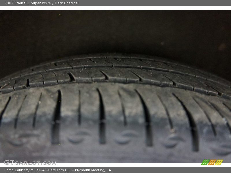 Super White / Dark Charcoal 2007 Scion tC