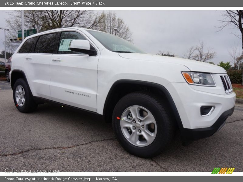 Bright White / Black 2015 Jeep Grand Cherokee Laredo