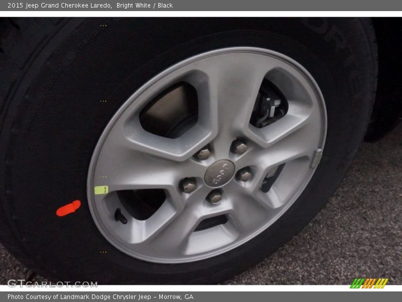 Bright White / Black 2015 Jeep Grand Cherokee Laredo