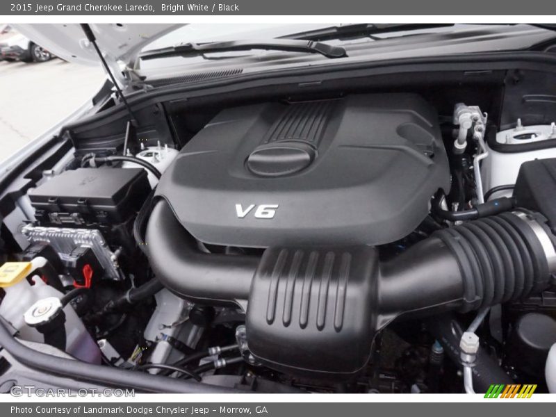 Bright White / Black 2015 Jeep Grand Cherokee Laredo