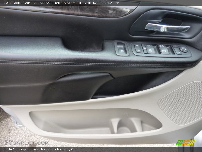Bright Silver Metallic / Black/Light Graystone 2012 Dodge Grand Caravan SXT