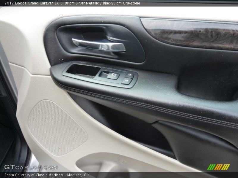 Bright Silver Metallic / Black/Light Graystone 2012 Dodge Grand Caravan SXT