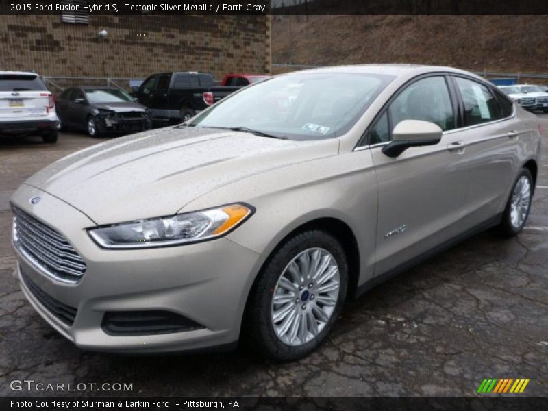 Front 3/4 View of 2015 Fusion Hybrid S