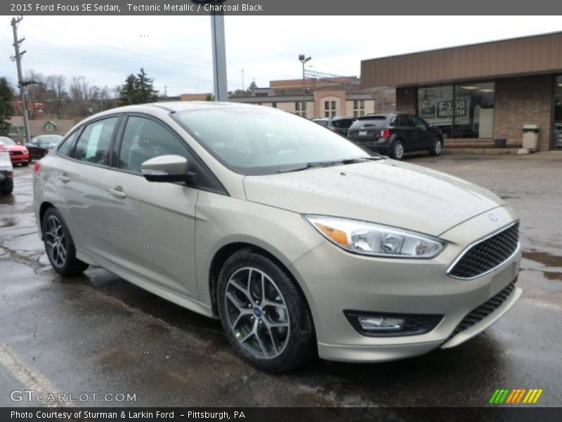 Tectonic Metallic / Charcoal Black 2015 Ford Focus SE Sedan