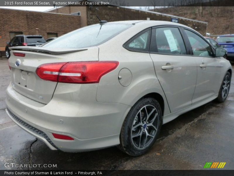 Tectonic Metallic / Charcoal Black 2015 Ford Focus SE Sedan