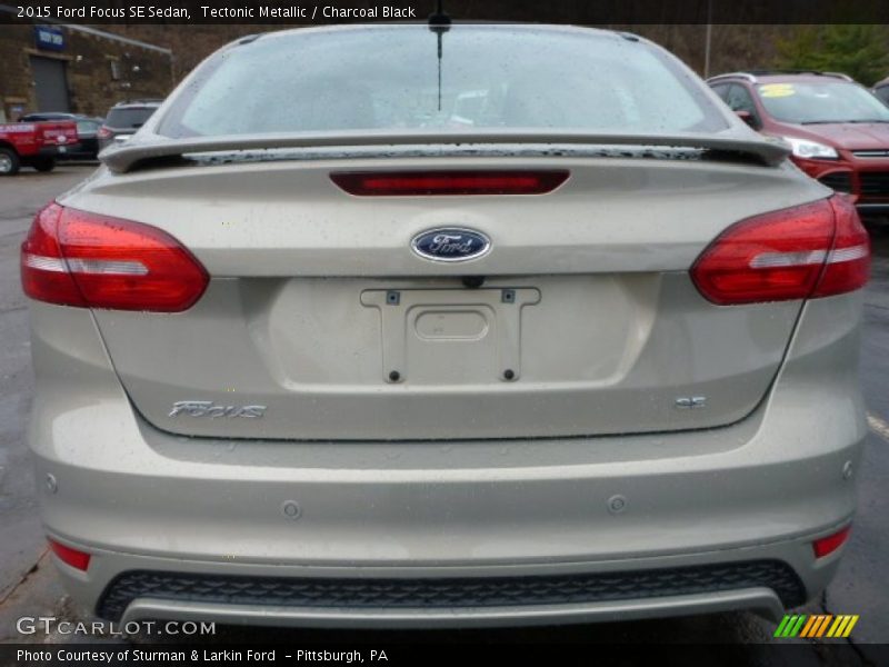 Tectonic Metallic / Charcoal Black 2015 Ford Focus SE Sedan