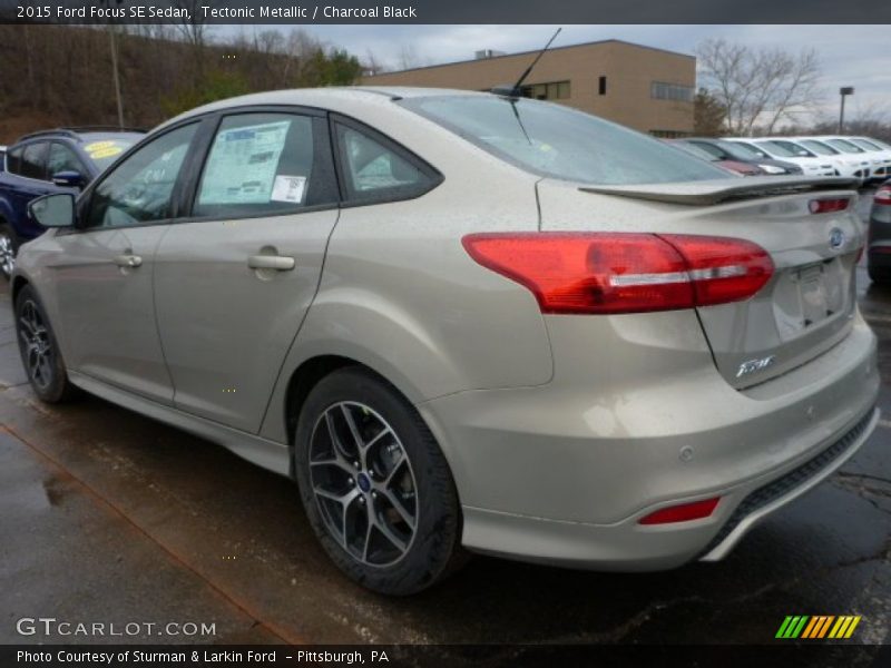 Tectonic Metallic / Charcoal Black 2015 Ford Focus SE Sedan