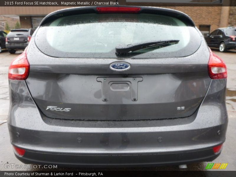 Magnetic Metallic / Charcoal Black 2015 Ford Focus SE Hatchback