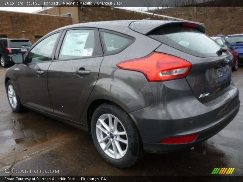 Magnetic Metallic / Charcoal Black 2015 Ford Focus SE Hatchback