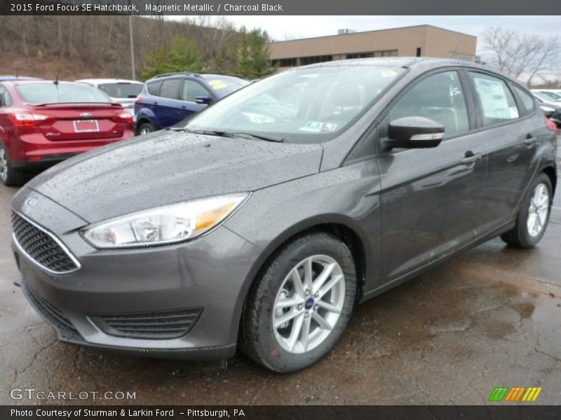 Magnetic Metallic / Charcoal Black 2015 Ford Focus SE Hatchback