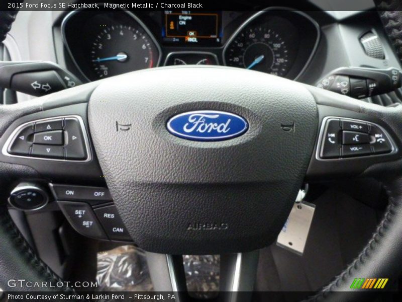 Magnetic Metallic / Charcoal Black 2015 Ford Focus SE Hatchback