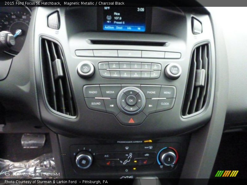 Magnetic Metallic / Charcoal Black 2015 Ford Focus SE Hatchback