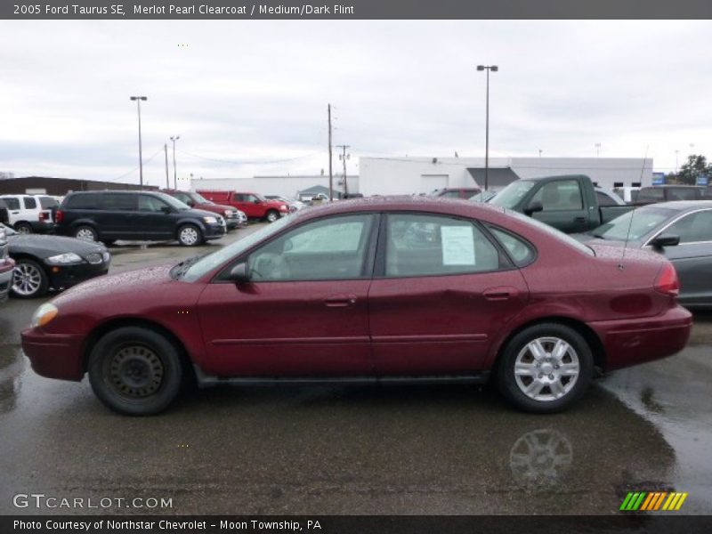 Merlot Pearl Clearcoat / Medium/Dark Flint 2005 Ford Taurus SE