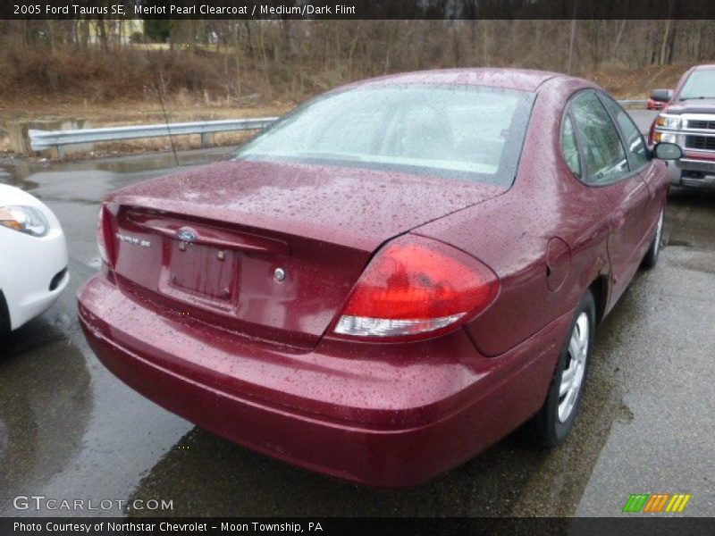 Merlot Pearl Clearcoat / Medium/Dark Flint 2005 Ford Taurus SE