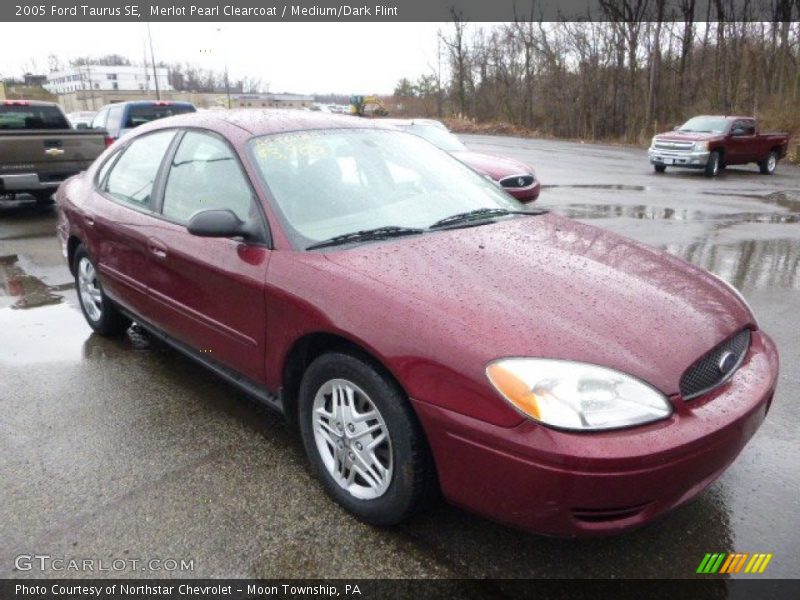 Merlot Pearl Clearcoat / Medium/Dark Flint 2005 Ford Taurus SE