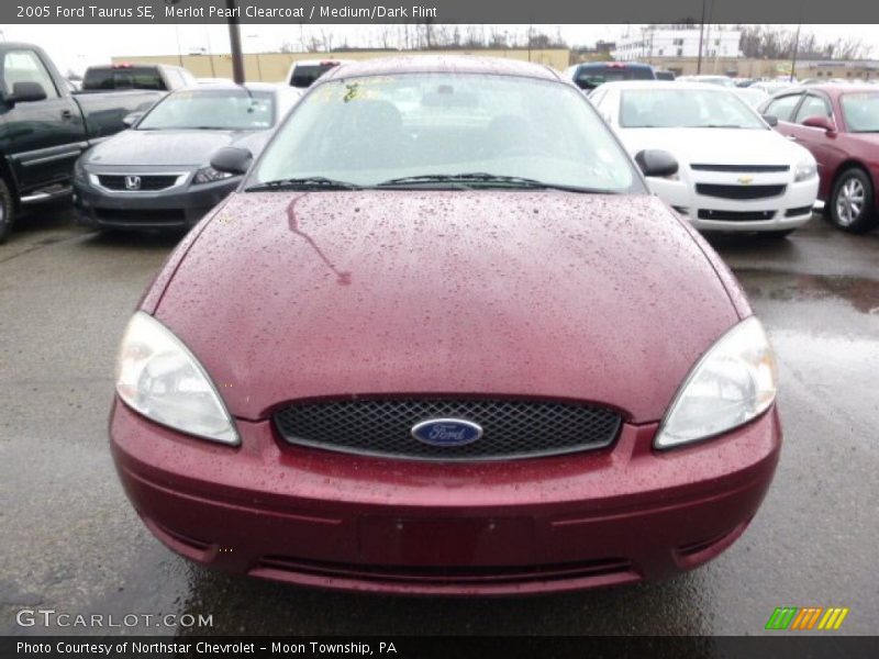 Merlot Pearl Clearcoat / Medium/Dark Flint 2005 Ford Taurus SE