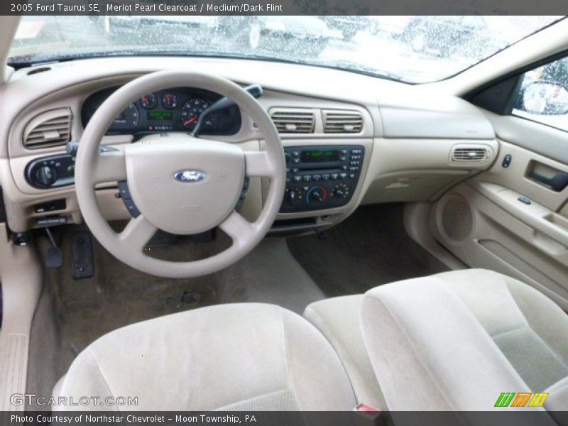 Merlot Pearl Clearcoat / Medium/Dark Flint 2005 Ford Taurus SE