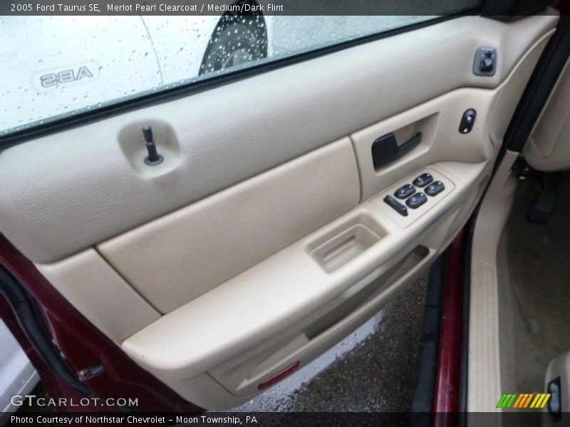 Merlot Pearl Clearcoat / Medium/Dark Flint 2005 Ford Taurus SE