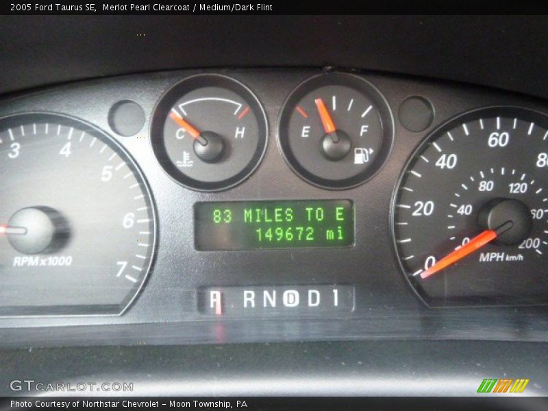 Merlot Pearl Clearcoat / Medium/Dark Flint 2005 Ford Taurus SE