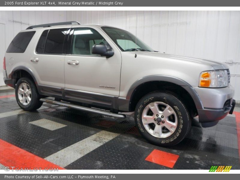 Mineral Grey Metallic / Midnight Grey 2005 Ford Explorer XLT 4x4