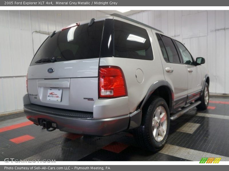 Mineral Grey Metallic / Midnight Grey 2005 Ford Explorer XLT 4x4
