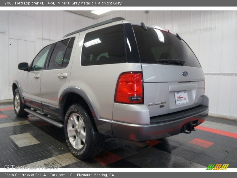 Mineral Grey Metallic / Midnight Grey 2005 Ford Explorer XLT 4x4