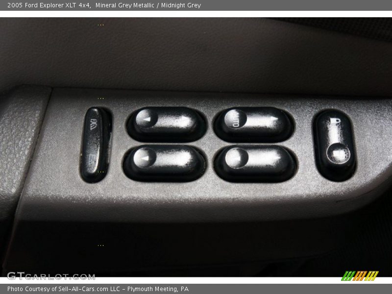 Mineral Grey Metallic / Midnight Grey 2005 Ford Explorer XLT 4x4