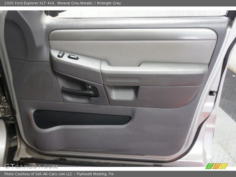 Mineral Grey Metallic / Midnight Grey 2005 Ford Explorer XLT 4x4