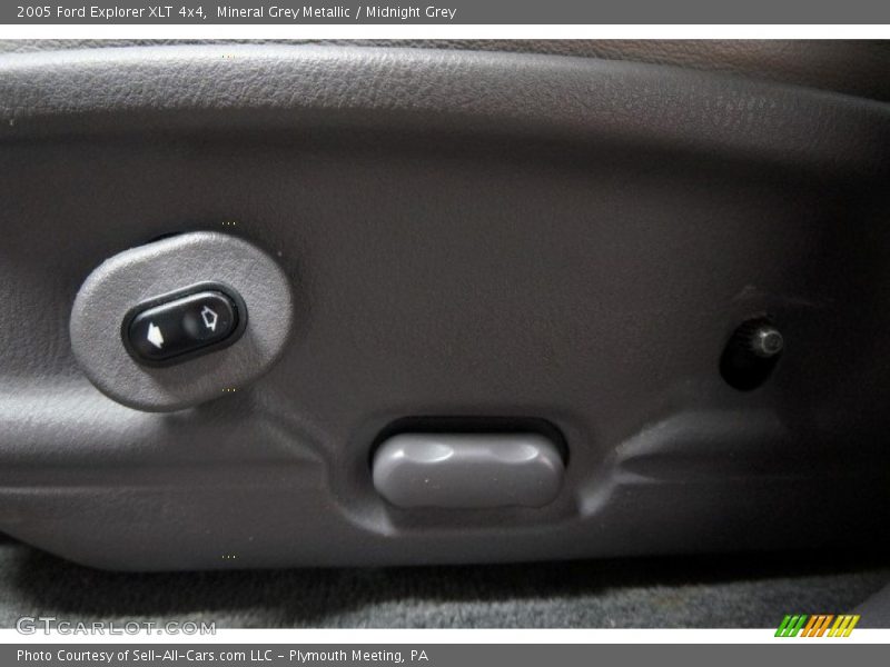 Mineral Grey Metallic / Midnight Grey 2005 Ford Explorer XLT 4x4