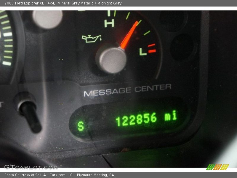 Mineral Grey Metallic / Midnight Grey 2005 Ford Explorer XLT 4x4