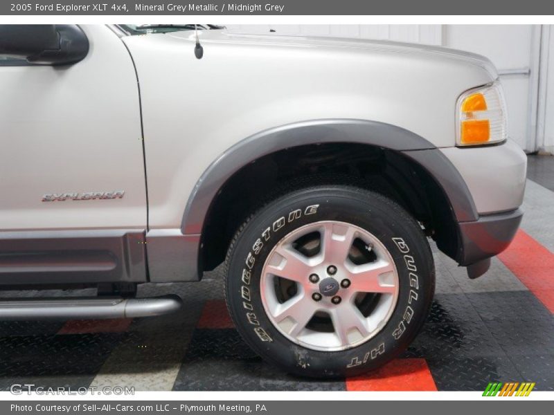 Mineral Grey Metallic / Midnight Grey 2005 Ford Explorer XLT 4x4