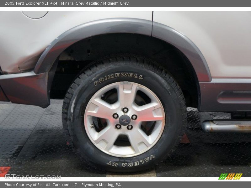 Mineral Grey Metallic / Midnight Grey 2005 Ford Explorer XLT 4x4