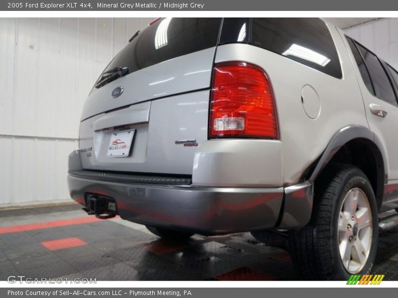 Mineral Grey Metallic / Midnight Grey 2005 Ford Explorer XLT 4x4
