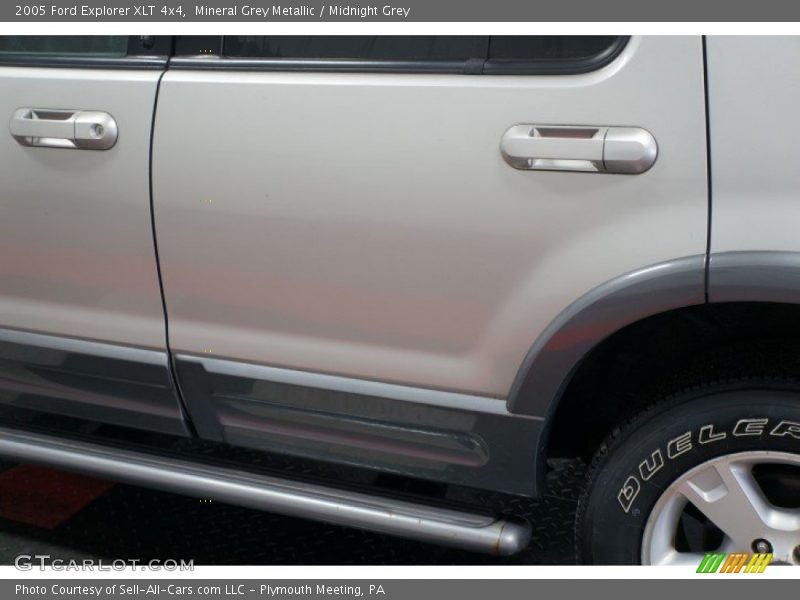 Mineral Grey Metallic / Midnight Grey 2005 Ford Explorer XLT 4x4