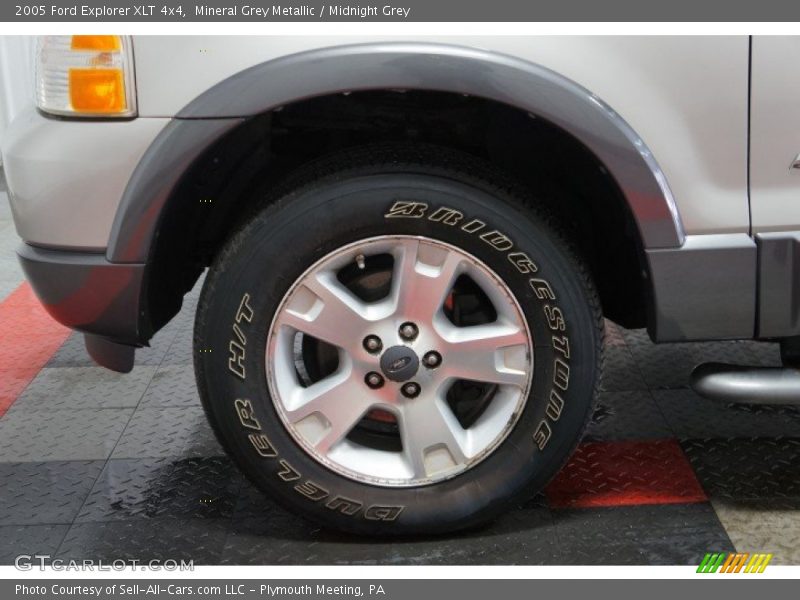 Mineral Grey Metallic / Midnight Grey 2005 Ford Explorer XLT 4x4