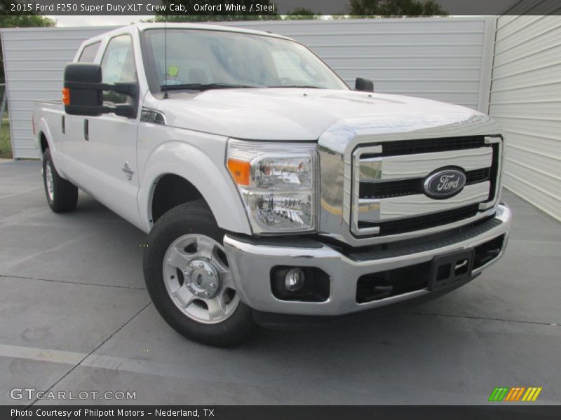Front 3/4 View of 2015 F250 Super Duty XLT Crew Cab