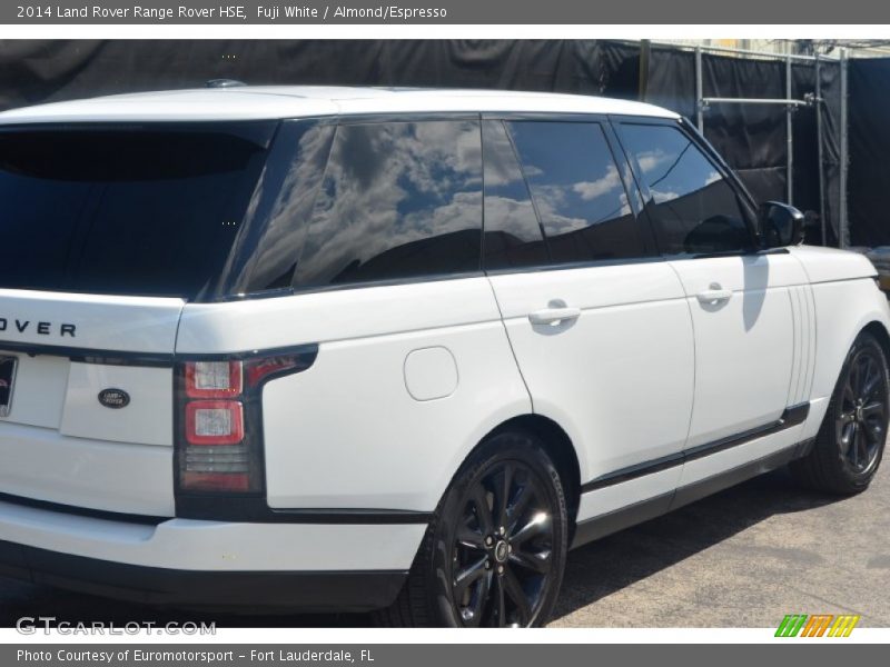Fuji White / Almond/Espresso 2014 Land Rover Range Rover HSE