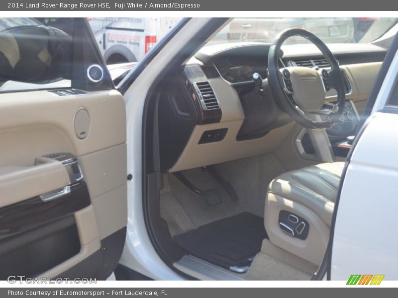 Fuji White / Almond/Espresso 2014 Land Rover Range Rover HSE