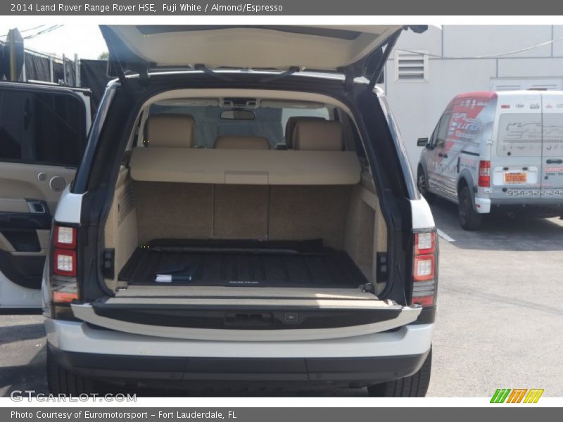 Fuji White / Almond/Espresso 2014 Land Rover Range Rover HSE