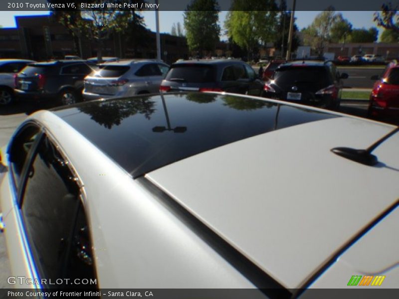 Blizzard White Pearl / Ivory 2010 Toyota Venza V6