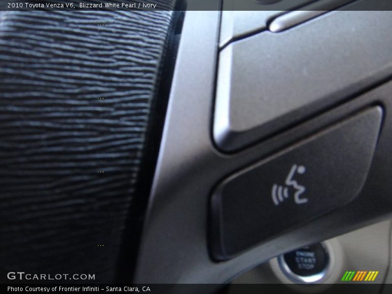 Blizzard White Pearl / Ivory 2010 Toyota Venza V6