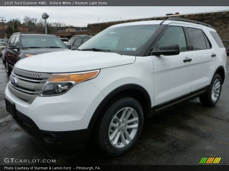 Front 3/4 View of 2015 Explorer 4WD