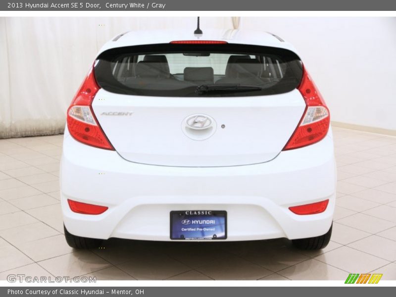 Century White / Gray 2013 Hyundai Accent SE 5 Door