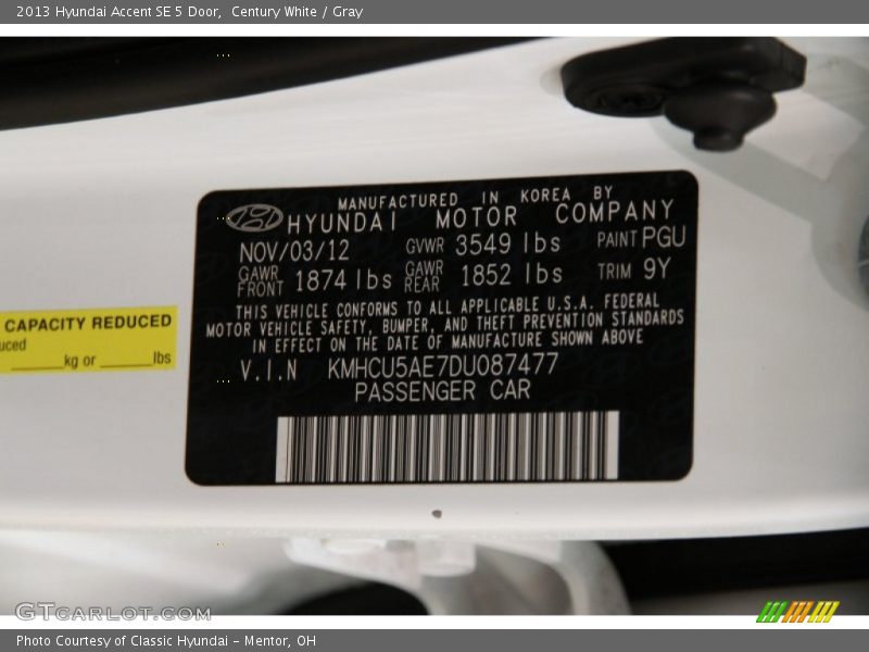 Century White / Gray 2013 Hyundai Accent SE 5 Door