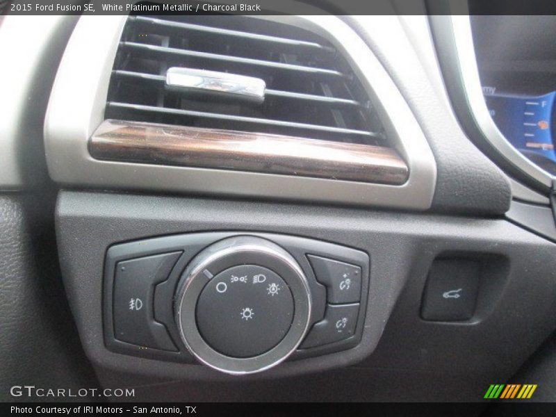 White Platinum Metallic / Charcoal Black 2015 Ford Fusion SE