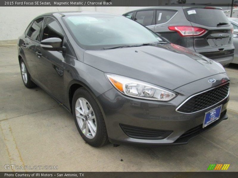 Magnetic Metallic / Charcoal Black 2015 Ford Focus SE Sedan