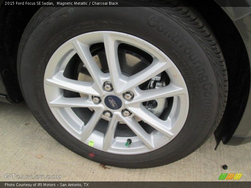 Magnetic Metallic / Charcoal Black 2015 Ford Focus SE Sedan