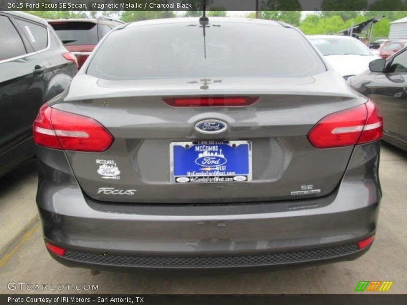 Magnetic Metallic / Charcoal Black 2015 Ford Focus SE Sedan