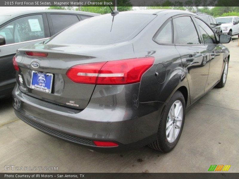 Magnetic Metallic / Charcoal Black 2015 Ford Focus SE Sedan